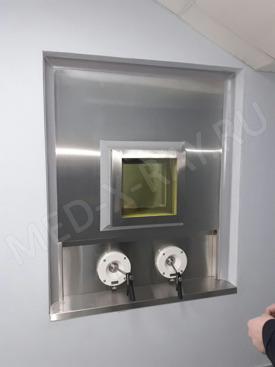 Экран защитный c манипуляторами