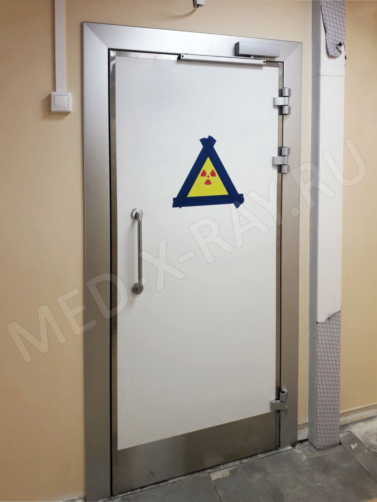 Многопрофильный медицинский центр «Клиники Лядова» Дверь защитная «TISSA-RP»