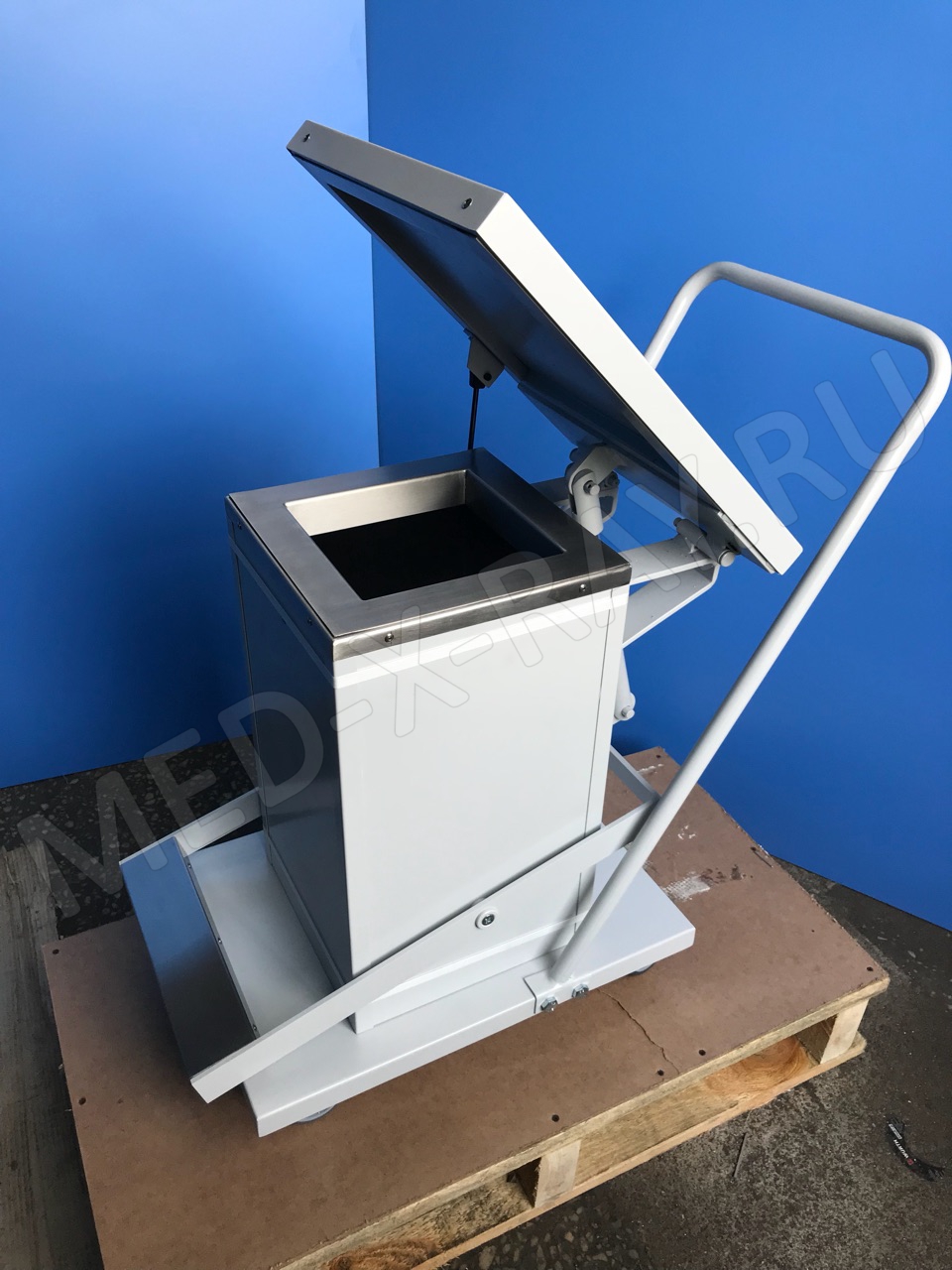 ФГБОУ ДПО РМАНПО Контейнер защитный для перевозки радиоактивных отходов